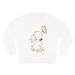 Duurzame offwhite sweater met caramelkleurige konijn print, unisex trui