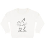 Offwhite sweater voor kinderen met diep zwarte print van lief konijn Guus die een groot hart vasthoudt.