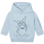 Baby hoodie voor jongens in de kleur sky blue met print van konijn Guus als piloot – zacht, duurzaam, biologische katoenmix