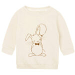 Offwhite sweater voor baby’s met caramelkleurige print van konijn Guus die blij is met zijn ballon.