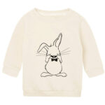 Offwhite babysweater met diep zwarte print van konijn Guus die een gekke bek trekt.