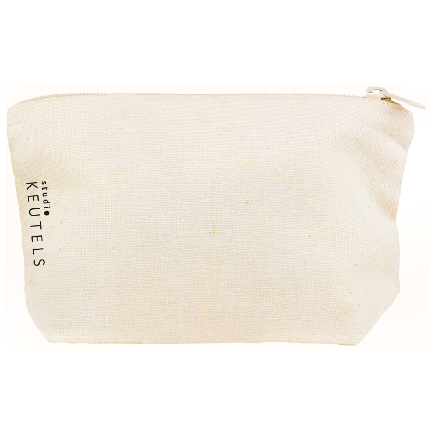 Achterkant van duurzame canvas etui van Studio Keutels in de kleur natural, met aan de linkerkant klein het logo.